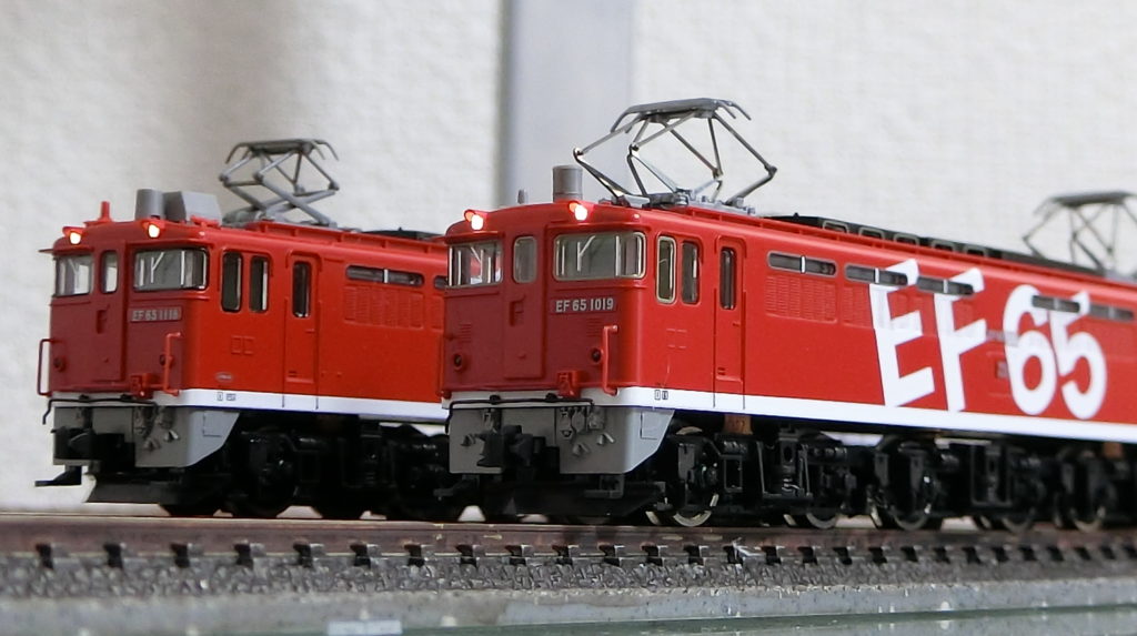 新しい到着 グッドライフストア大阪ロクハン Zゲージ T015-3 EF81形 電気機関車 レインボー塗装